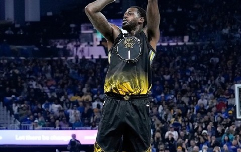 熊猫体育- 雄鹿vs凯尔特人全场回放 